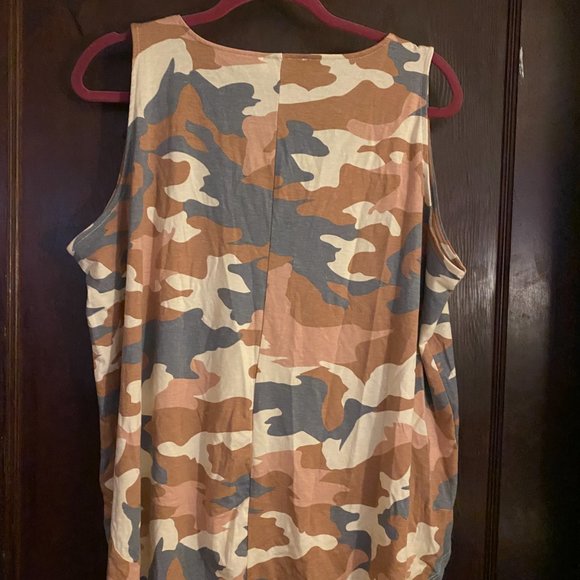 NWOT Womens Camo Tank Top - Picture 2 of 3